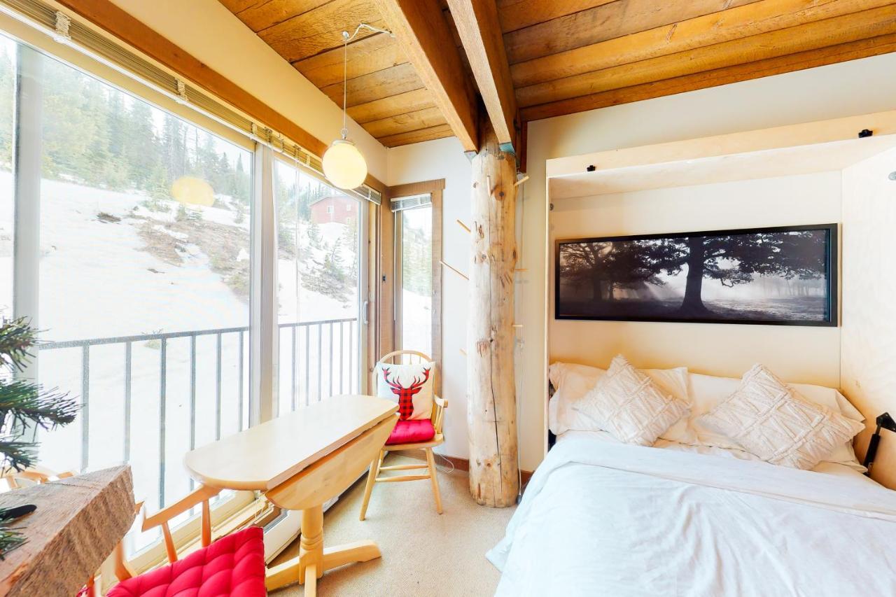 Moguls 813 Hotel Big White Exterior foto